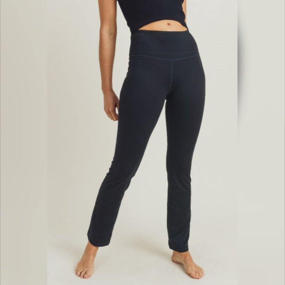 Straight-Leg Essential Performance Leggings